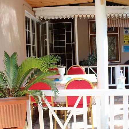 My Corner Guest House Victoria Exterior photo