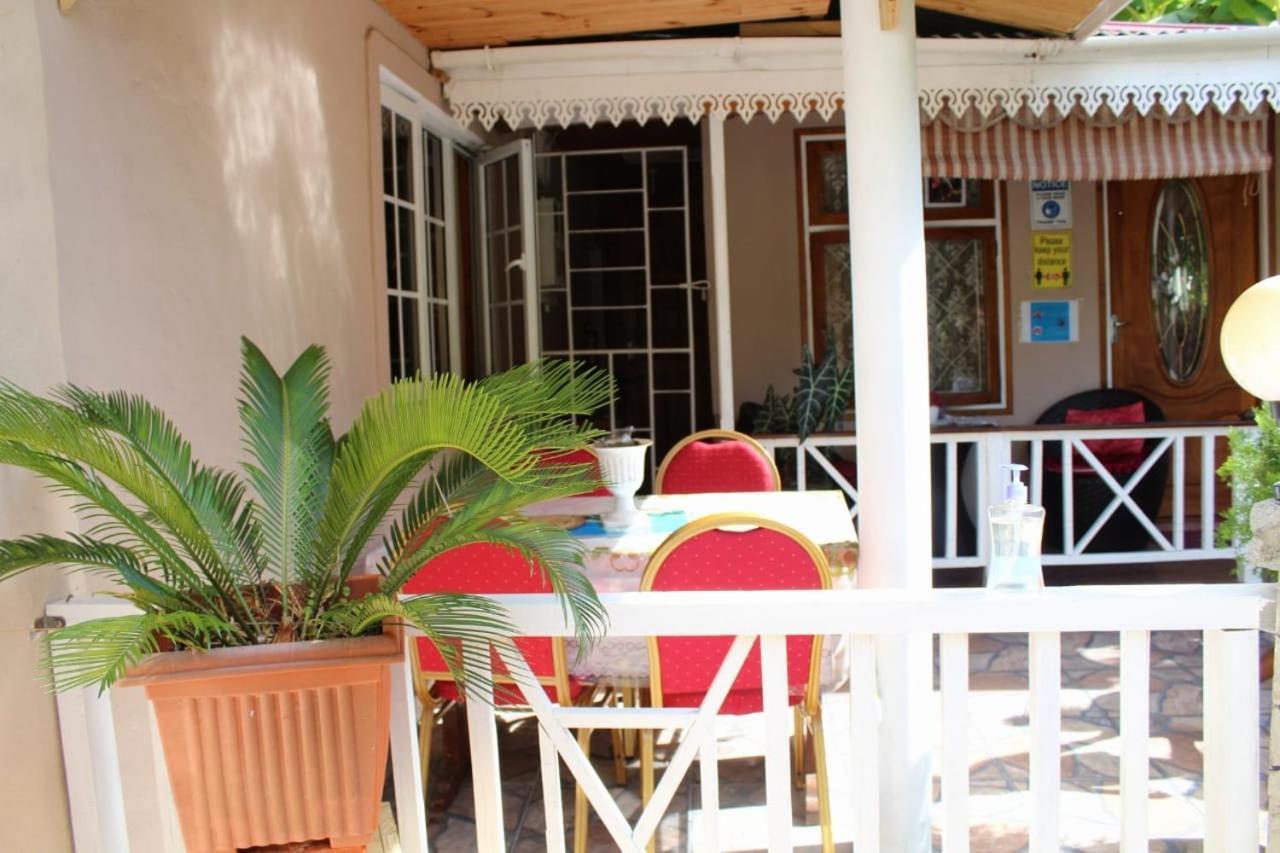 My Corner Guest House Victoria Exterior photo