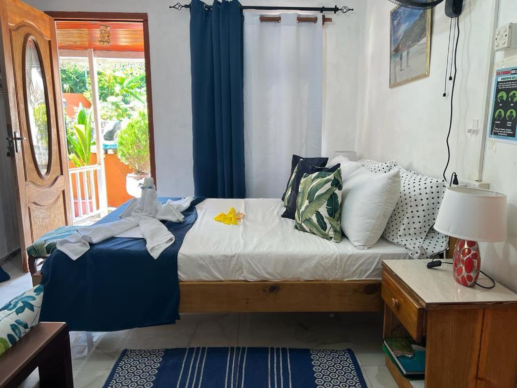 My Corner Guest House Victoria Exterior photo
